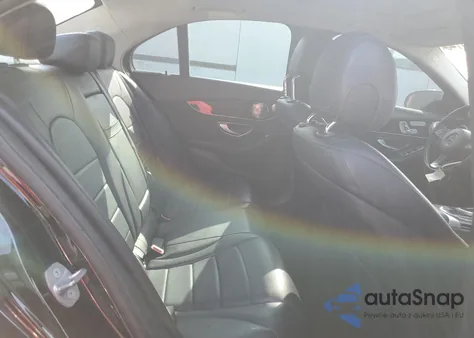 2018 Mercedes-Benz C 300 z USA, uszkodzony, nr VIN 55SWF4JB7JU239434